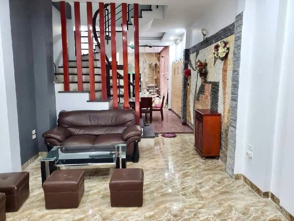 Nhà mặt phố Ngọc Thụy, 5 tầng, 38m², giá 9 tỷ - Cơ hội đầu tư hấp dẫn!