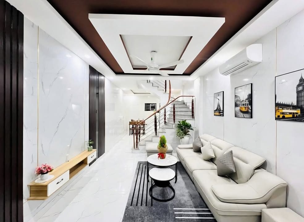 Nhà 5 tầng Vin Harmony, Phường Việt Hưng, 56m² giá 6.6 tỷ - Gần BigC và trường học!