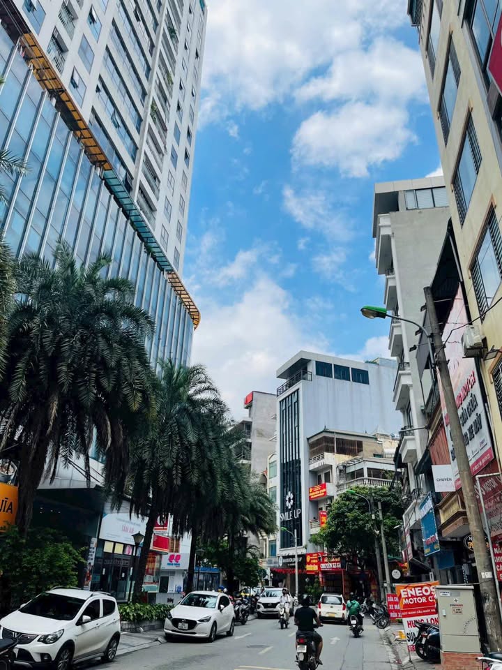 Nhà phố Hoàng Ngân, Cầu Giấy, 66m² giá 32.5 tỷ - Kinh doanh sầm uất, ô tô tránh!