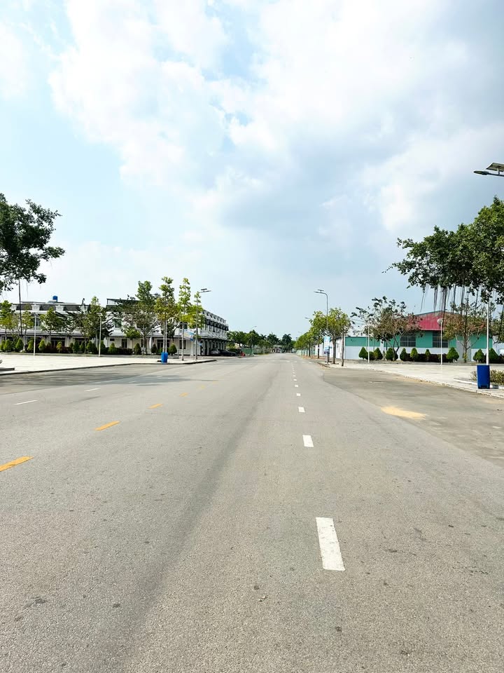 Nhà phố thương mại đường số 16, Sóc Trăng 118m² giá 3.8 tỷ - Kinh doanh thuận lợi!