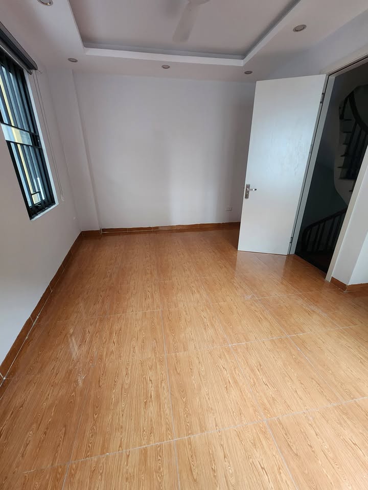Nhà mặt phố Triều Khúc 30m² giá 6.5 tỷ - Lô góc kinh doanh thuận lợi!