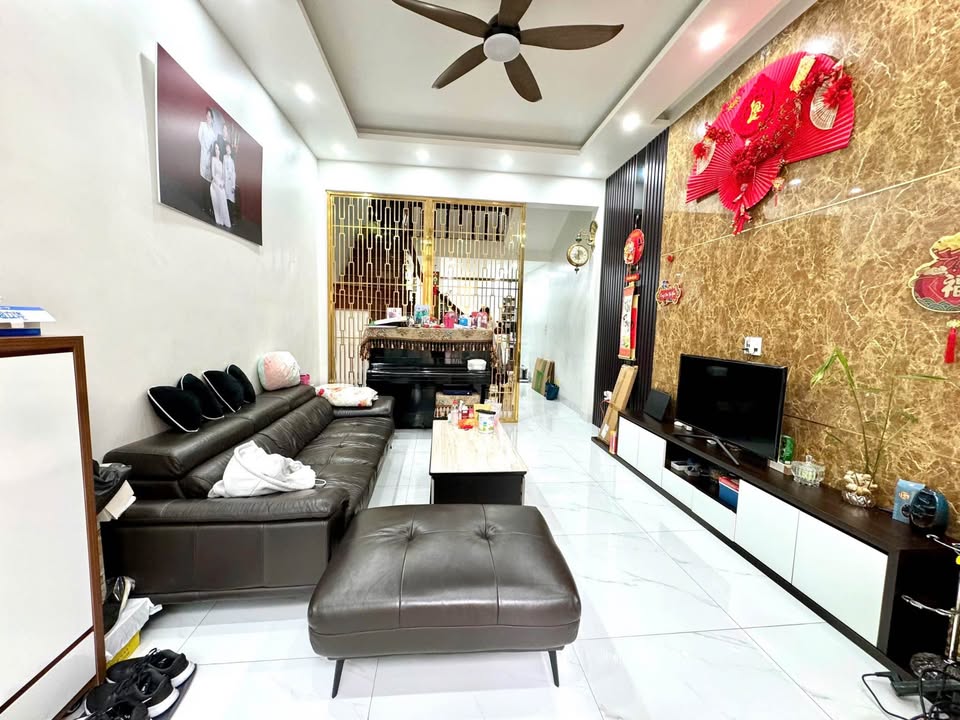 Nhà bán Cát Cụt, Hải Phòng 46m² giá 6.6 tỷ - Đường ô tô đỗ cửa