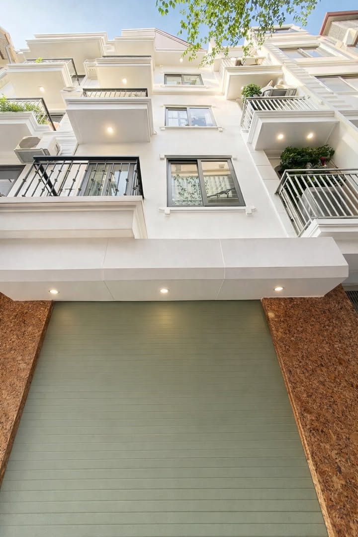 Nhà đẹp Phố Trần Thái Tông, Quận Cầu Giấy, 40m² giá 15.9 tỷ - Kinh doanh tuyệt vời!