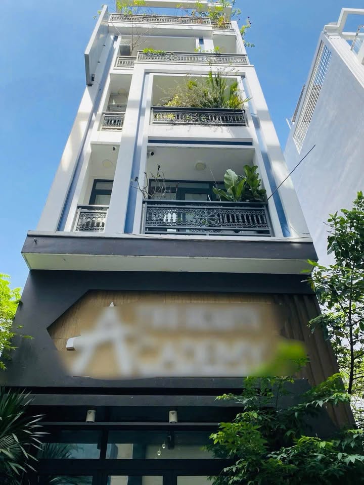 Bán FrontHouse Lạc Long Quân, Quận 11 - 51m² giá 12 tỷ - Sẵn sàng kinh doanh ngay!