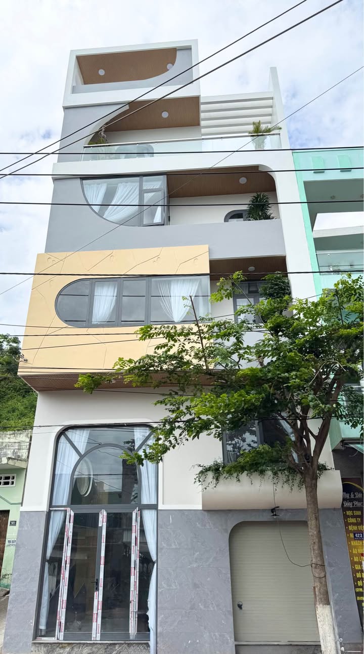 Nhà mặt tiền Hoàng Văn Thụ Quy Nhơn 48m² giá 7.9 tỷ - Thiết kế hiện đại sang trọng!