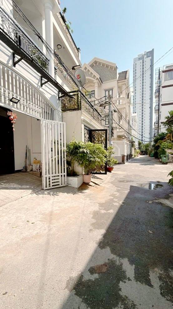 Nhà phố 4 tầng đường Hoàng Quốc Việt 514m² giá 9 tỷ - Chính chủ cần bán gấp!