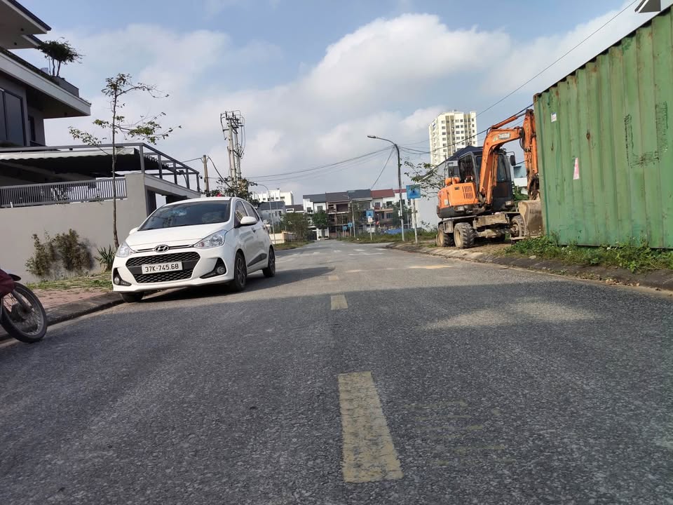 Đất Hưng Dũng TP Vinh 80m² giá 4.4 tỷ - Đường rộng 12m, hướng Đông