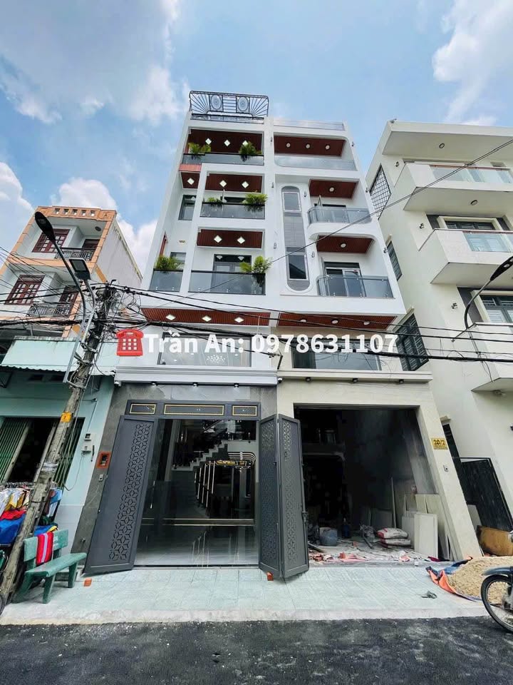 Nhà phố Trung Mỹ Tây 72m² giá 8.65 tỷ - Sẵn sàng vào ở và có thang máy chờ!