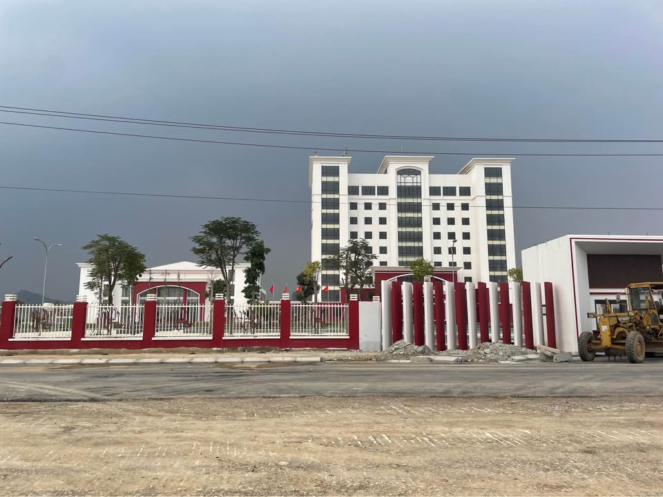 Đất mặt đường 40m gần Đại học Hoa Lư mới 143m² - Bán gấp nhà 3 tầng!