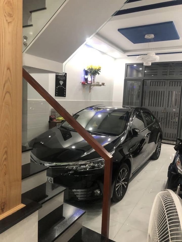 Nhà riêng đường Hoàng Hoa Thám, Ba Đình 38m² - Ô tô vào nhà, Lô góc 2 thoáng