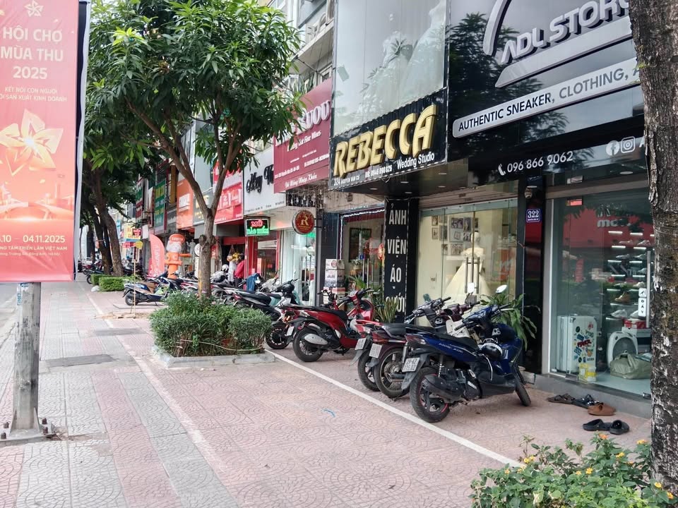 Bán gấp FrontHouse Nguyễn Văn Cừ 34m² giá 19.8 tỷ - Vị trí đắc địa kinh doanh