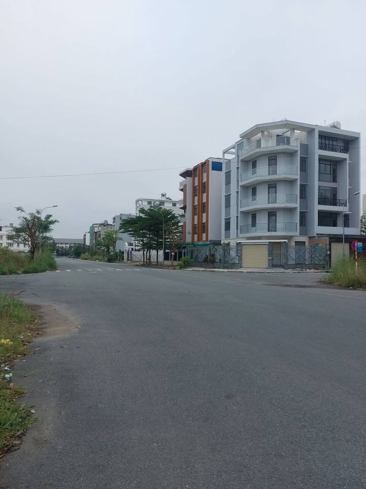 Đất nền Thủ Đức 253.7m² giá 25.37 tỷ - Lô góc 2 mặt tiền đường rộng rãi!