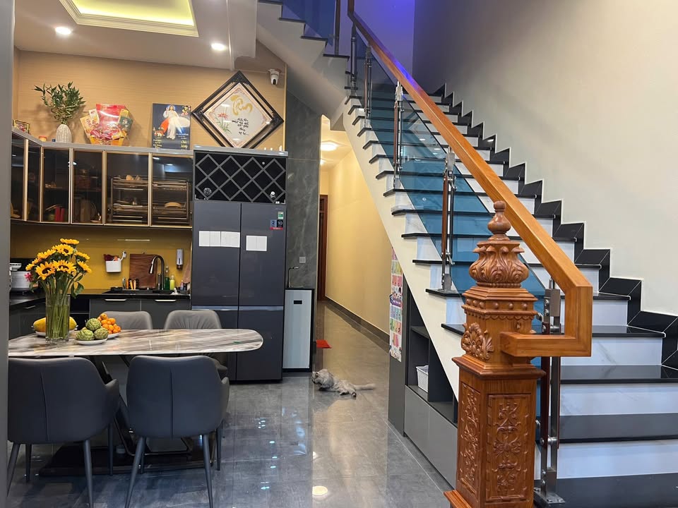 Nhà 2 lầu đẹp tại Đường DX78, Thủ Dầu Một, 170m² giá 6 tỷ - Sẵn sàng vào ở ngay!