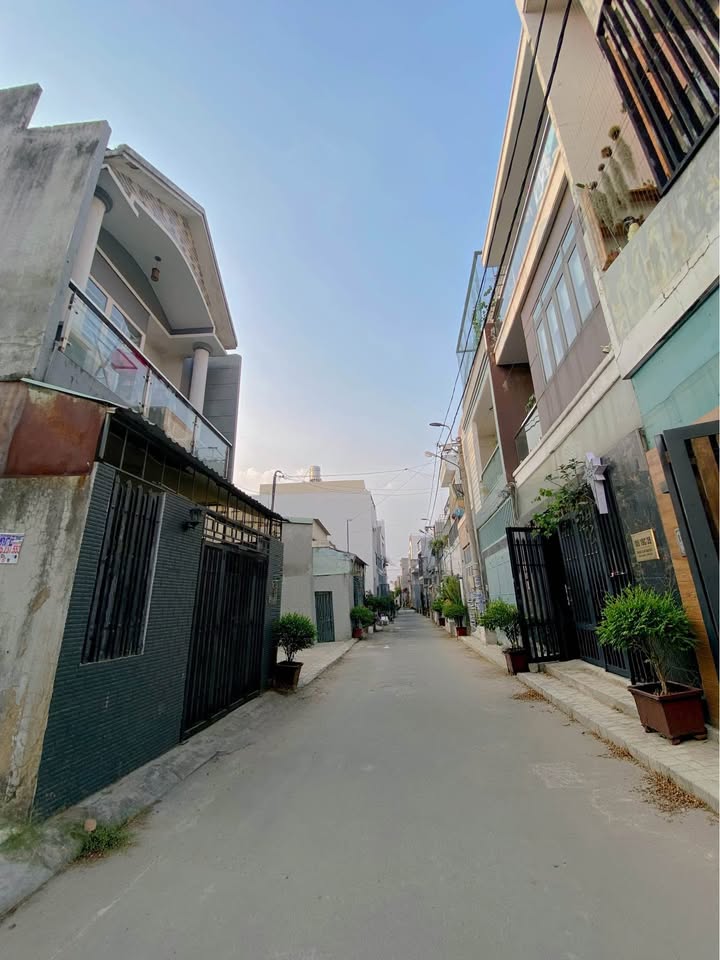 Nhà đẹp Ngô Chí Quốc, Thủ Đức 52m² giá 4 tỷ - Sổ hồng riêng, thuận lợi cho bạn!