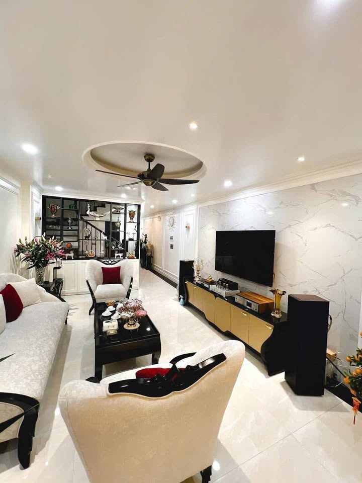 Nhà mặt đường Lê Hồng Phong, 7 tầng, 71m², giá 10 tỷ - Kinh doanh thuận lợi!