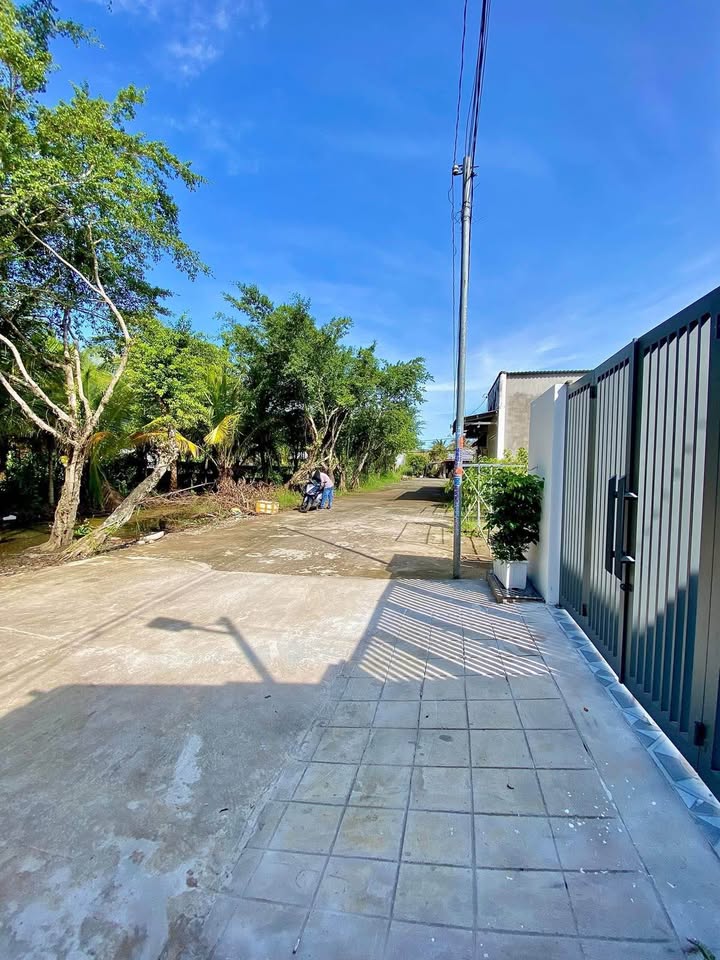 Nhà phố hẻm ô tô 889 Nguyễn Trung Trực 110m² giá 1.68 tỷ - Vị trí trung tâm, giá cực tốt!