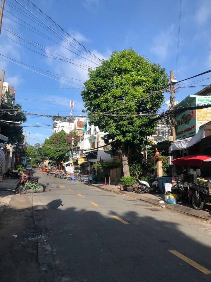 Nhà mặt tiền kinh doanh đường Lê Lư, quận Tân Phú - Diện tích 113m², giá 10.5 tỷ, lợi nhuận cao!