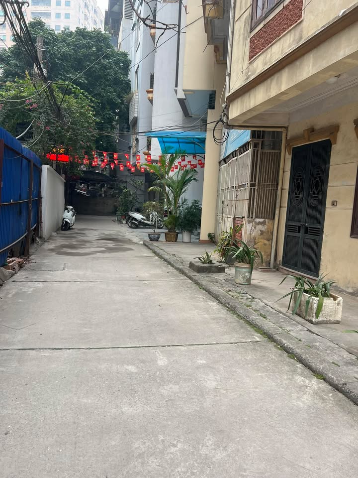 Đất nền Lạc Long Quân 160m² giá 37.9 tỷ - Đường ô tô vào tận nhà!