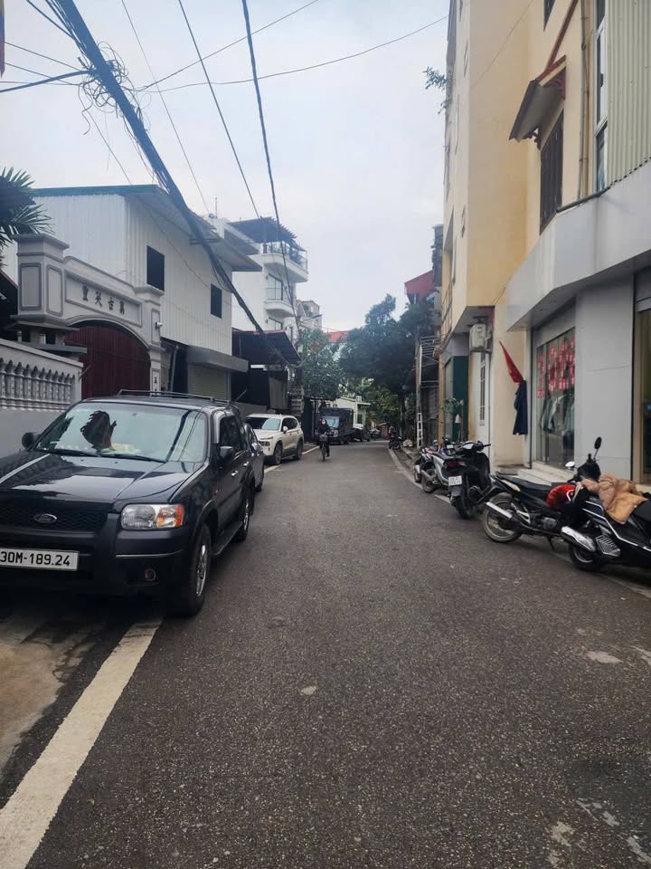 Nhà 4 tầng mặt phố Quốc lộ 32, Thị trấn Phùng, 45.5m² - Cơ hội hiếm có!