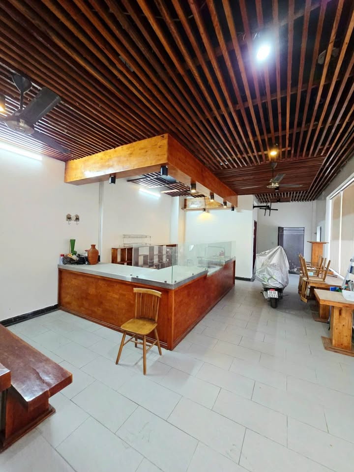 Nhà góc 2 mặt tiền Võ Văn Hát, Long Trường, Thủ Đức 128m² giá 10.8 tỷ - Kinh doanh thuận lợi!