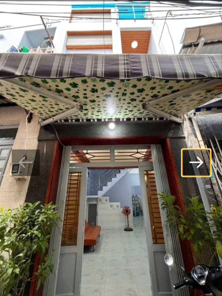 Nhà phố 3 tầng Lạc Long Quân 40m² giá 4.58 tỷ - Hẻm xe hơi 5m, Gần Đầm Sen!