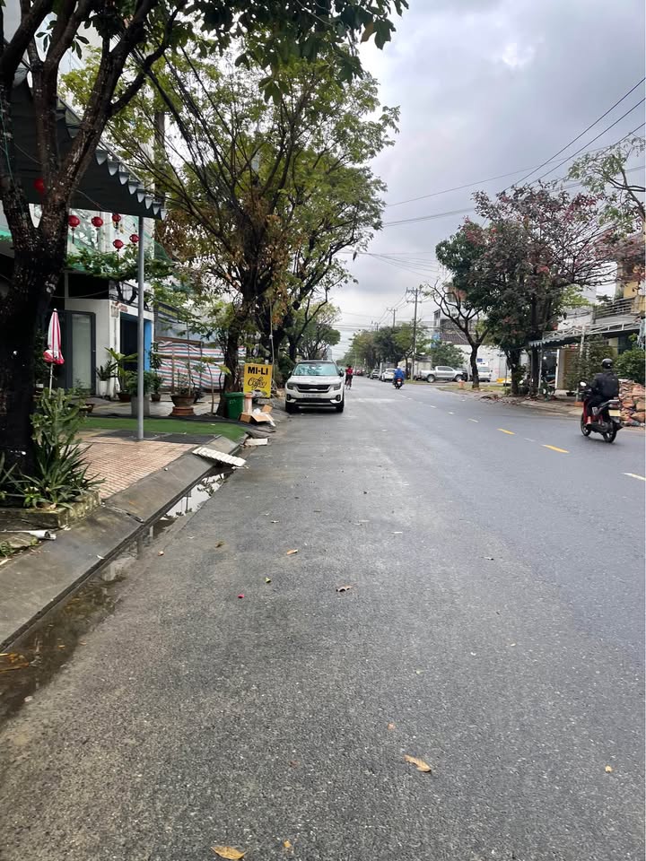 Bán đất tặng nhà C4 mặt tiền Lý Nhật Quang, Sơn Tây 98m² giá 9.6 tỷ - Đầu tư sinh lời tốt!