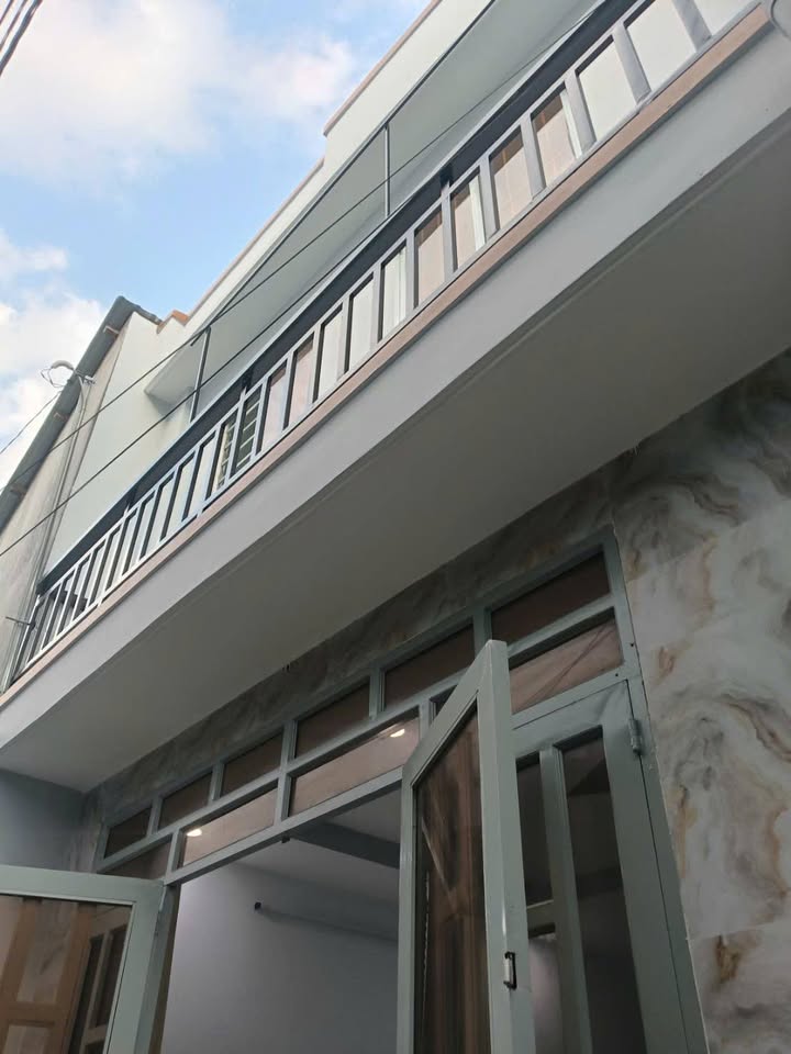 Nhà 1 Lầu Hóc Môn 27m² giá 1 tỷ - Gần Sân Banh Thới Tứ