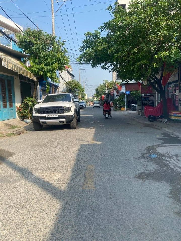 Nhà đất Thới Tam Thôn, Hóc Môn 104.5m² giá 6.1 tỷ - Nở hậu đẹp, gần chợ!