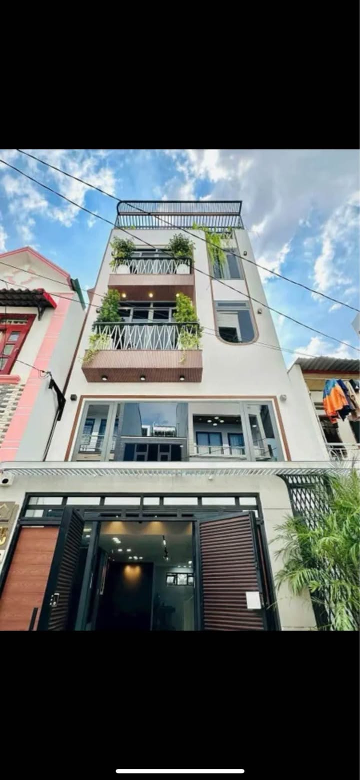 Nhà mặt tiền Lạc Long Quân, Quận 11, 45.9m² giá 9 tỷ - Nhà đẹp vào ở liền!