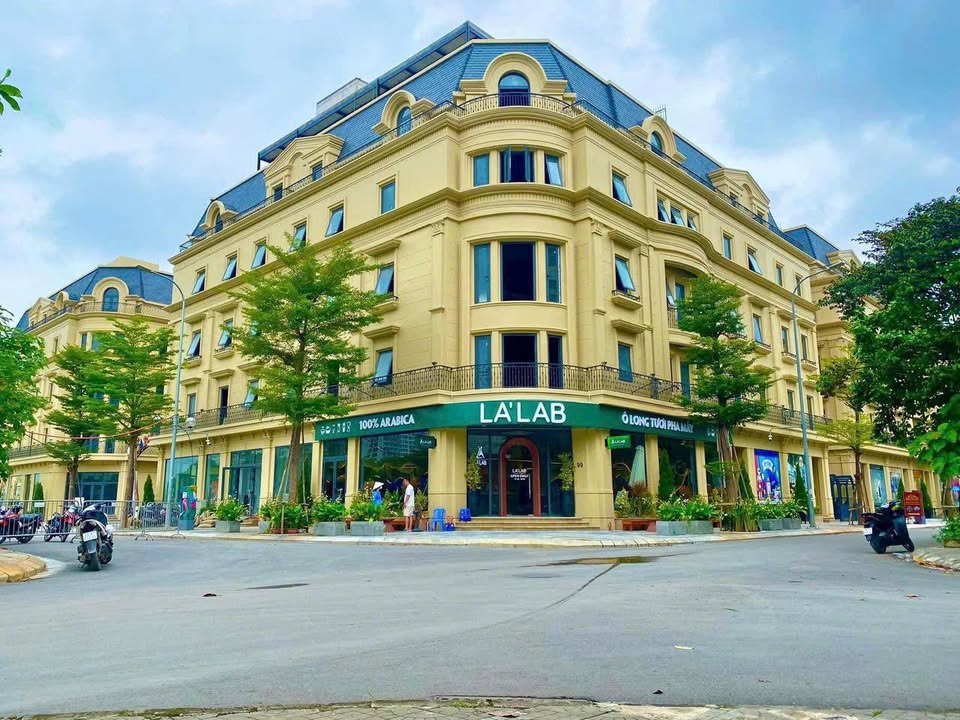 Cho thuê mặt phố Láng Hạ 400m² giá 1 tỷ - Thông sàn, điều hòa đầy đủ!