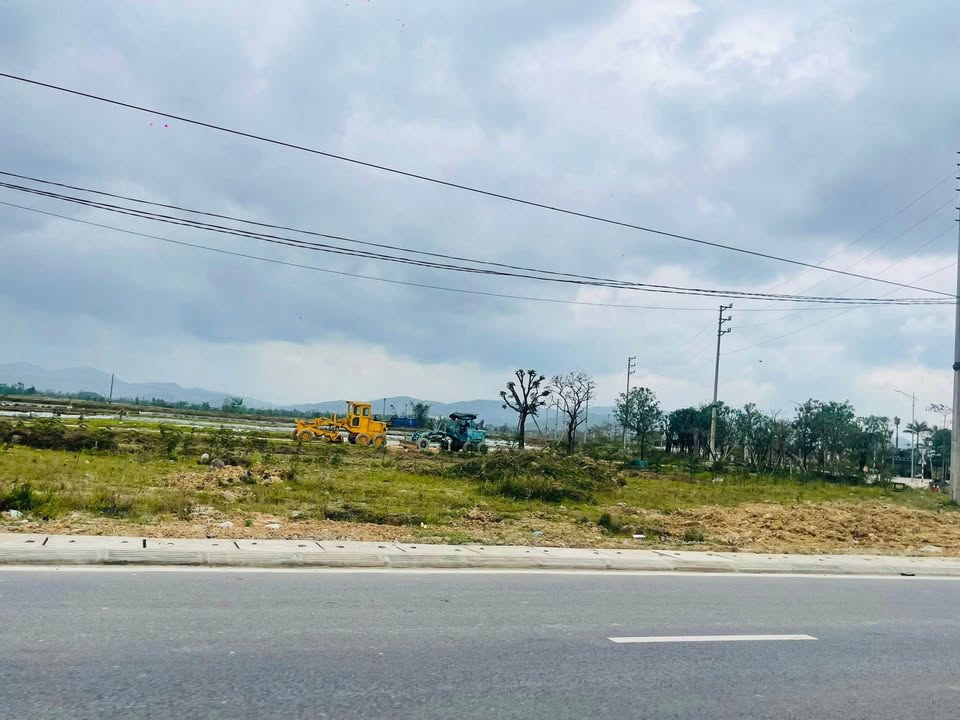 FrontHouse Quốc lộ 8C, Huyện Đức Thọ, 200m² giá chỉ 7 tỷ - Cơ hội kinh doanh hấp dẫn!