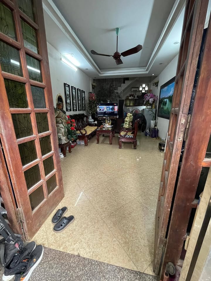 Nhà phố Trạm Long Biên 42m² giá 8.5 tỷ - 2 mặt thoáng sáng!
