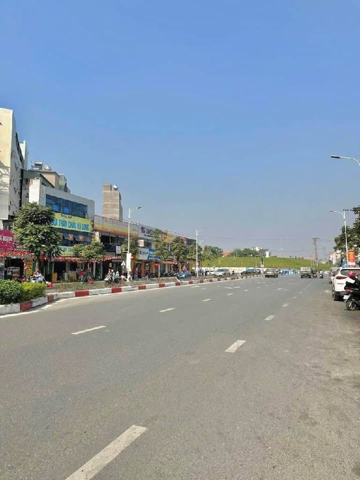 Nhà 5 tầng Hồng Tiến, Ngọc Thụy 33m² - Ô tô đỗ cổng, Sẵn sàng vào ở!