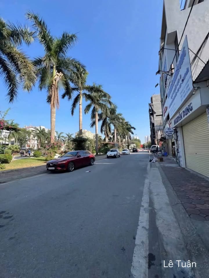 Nhà phố Phúc Đồng 40m² giá 9 tỷ - Sẵn sàng an cư với thang máy và gara ô tô!