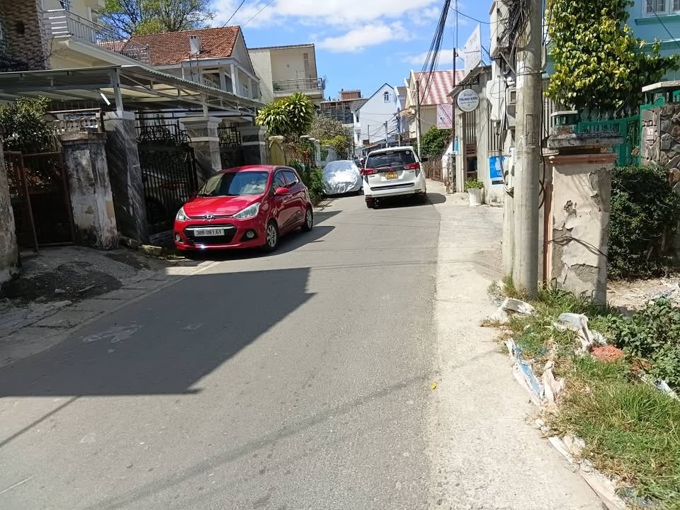 Đất nền Đà Lạt 300m² giá 15 tỷ - Sổ đỏ chính chủ, ô tô vào tận nơi!