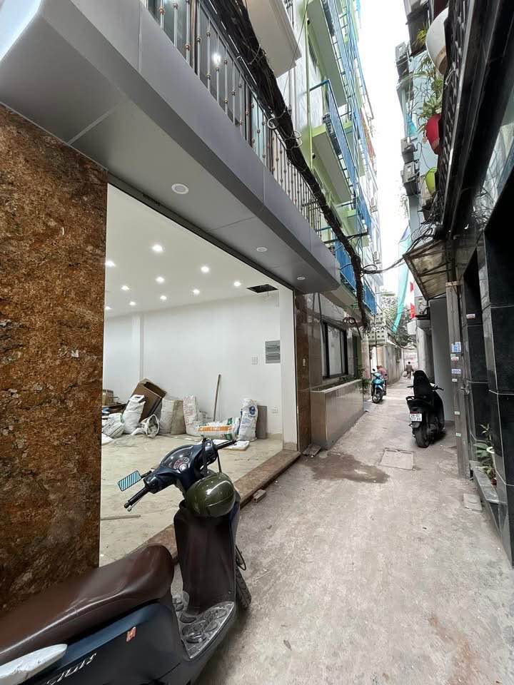 Nhà phố Nguyễn Ngọc Vũ 48m² giá 16 tỷ - Thiết kế sang trọng, thang máy