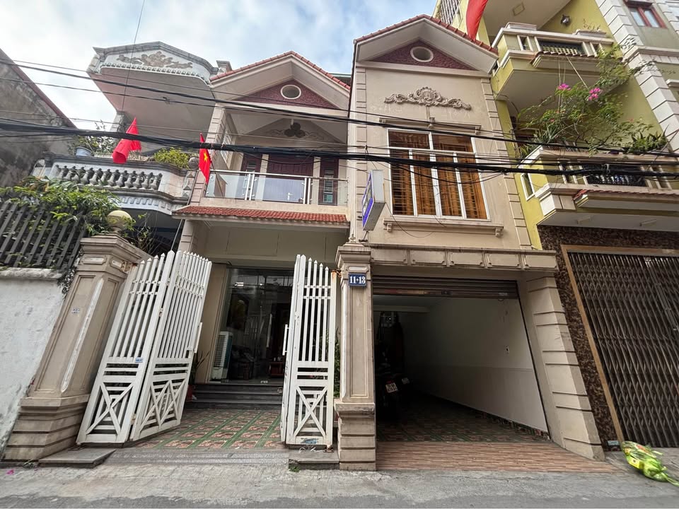 Nhà 2 tầng mặt ngõ ô tô tránh tại Nguyễn Văn Linh, 121m² giá 9.8 tỷ - Sổ đỏ chính chủ!