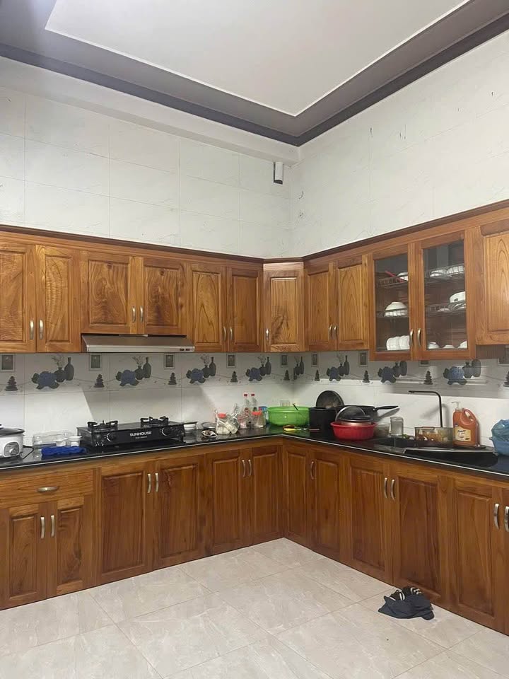 Nhà 2 tầng Đường Âu Cơ, Yên Bái 100m² giá 2 tỷ - Ô tô đỗ cửa, dân trí cao!