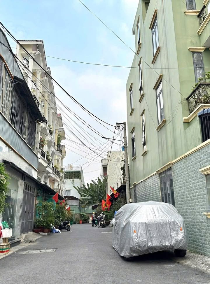 Nhà 4 tầng 61m² tại Hiệp Bình Chánh - Giá chỉ 8.99 tỷ - Chính chủ bán gấp!