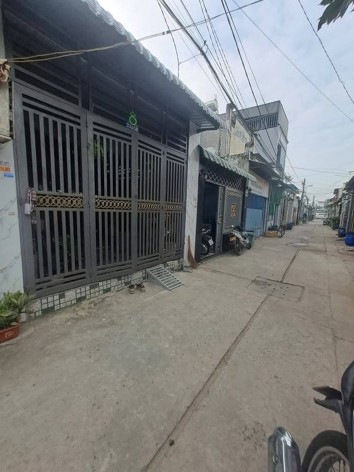 Nhà bán Hóc Môn 44m² giá 1.65 tỷ - Nhà đẹp lung linh, xe hơi đậu cửa!