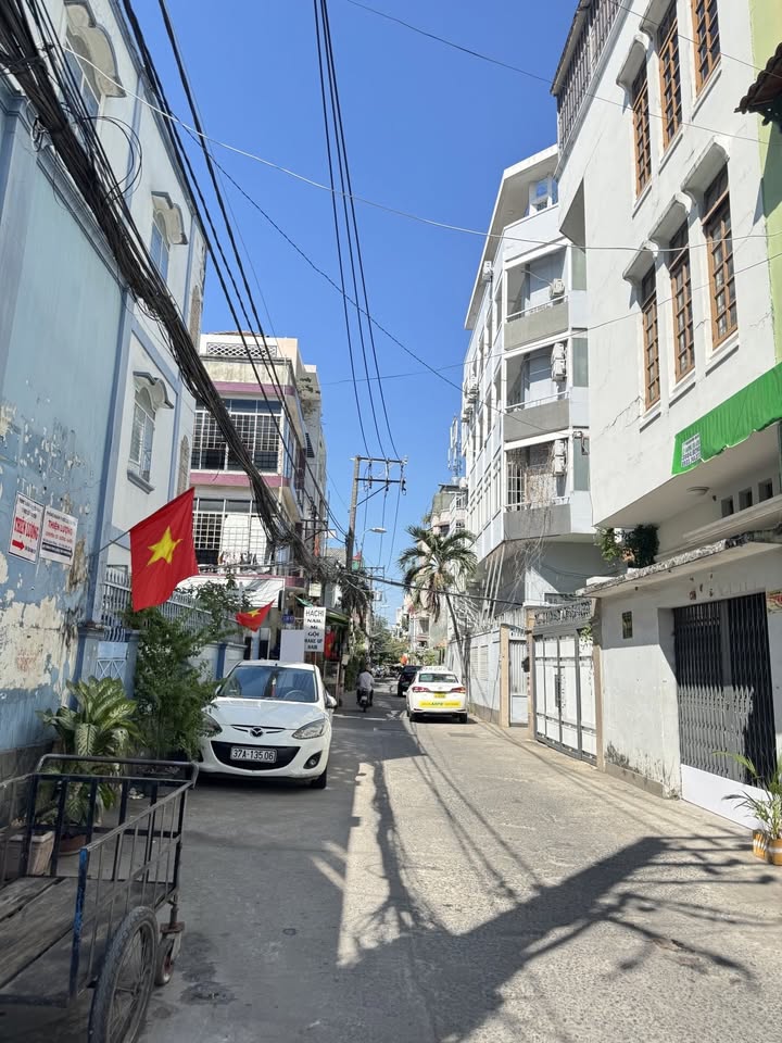 Nhà phố Bạch Đằng, Bình Thạnh 50m² giá 9 tỷ - Nở hậu nhẹ, xe hơi vào tận nhà!