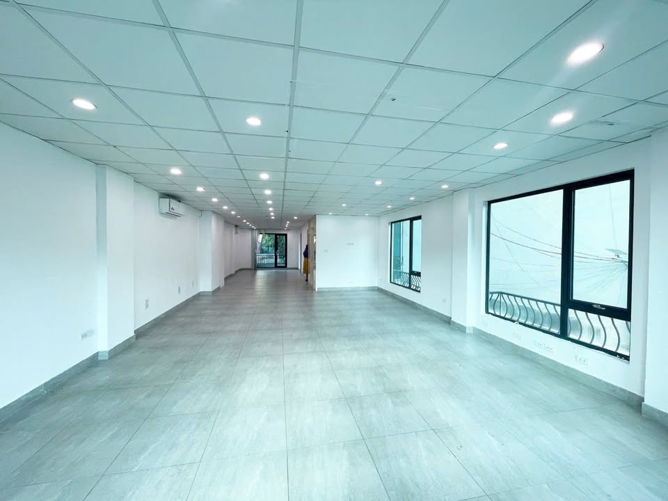 Văn phòng cho thuê 110m² tại Nguyễn Xiển, Thanh Xuân - Giá chỉ 18 triệu/tháng!