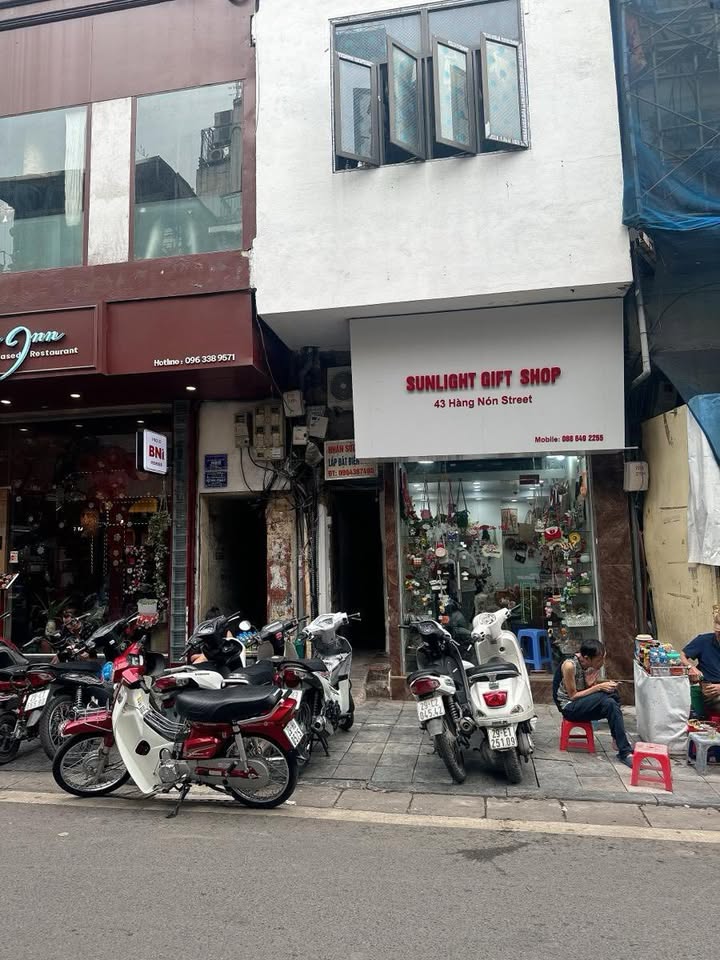 FrontHouse Hàng Nón, Hoàn Kiếm 40m² giá 4.3 tỷ - Chính chủ bán gấp!