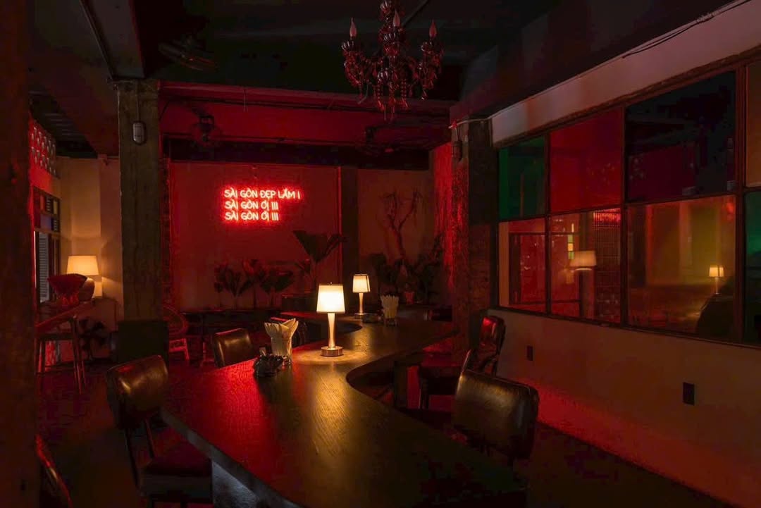 Quán bar sang trọng mặt tiền Hai Bà Trưng, Quận 1 - Diện tích 400m², giá sang 1 tỷ