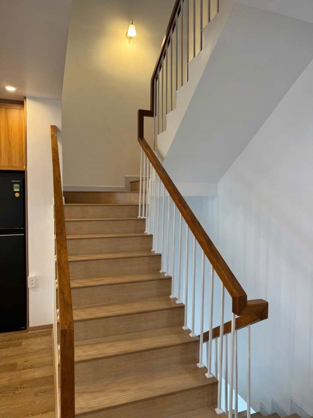 Cho thuê shophouse Vinhomes Royal Island 90m² giá 30 triệu - Kinh doanh đỉnh cao!