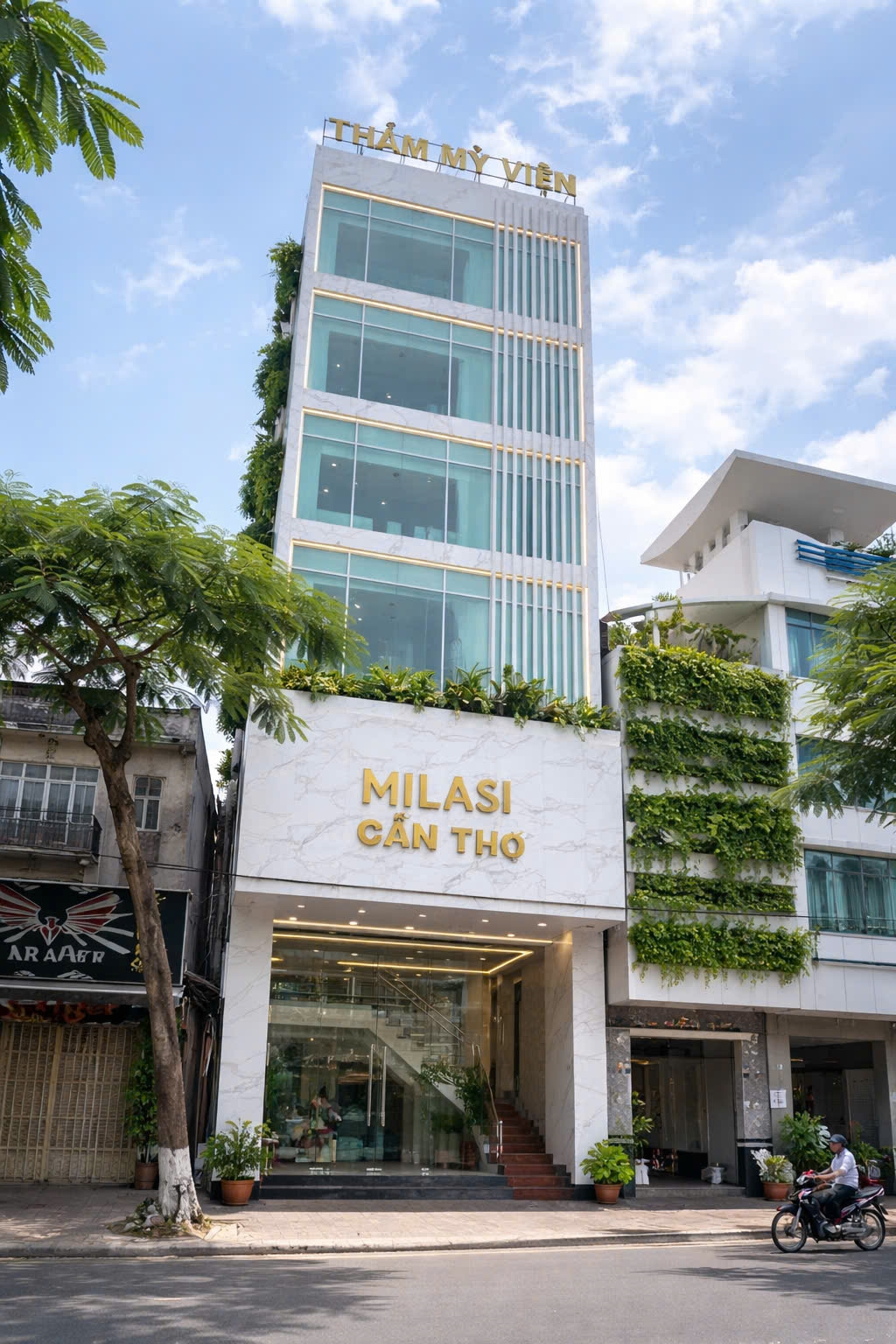 Cho thuê toà nhà 6 tầng mặt tiền Trần Hưng Đạo, Ninh Kiều, Cần Thơ 180 triệu - Vị trí đắc địa, dễ dàng nhận diện thương hiệu!