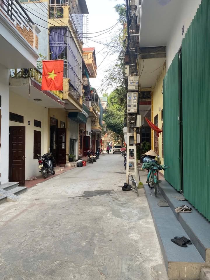 Nhà 3 tầng kiên cố tại Ngõ Hoàng Hoa Thám, Ninh Bình - Giá chỉ 4 tỷ