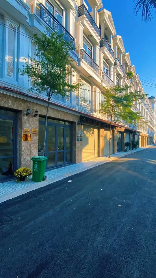 Nhà phố Phú Thuận, Quận 7 giá từ 8.5 tỷ - Không gian sống xanh ven sông Sài Gòn!