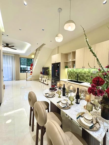 Nhà 2 tầng ô tô tận nơi, gần chợ Hoài Thanh, 106m² giá 2 tỷ - An cư kịp Tết!