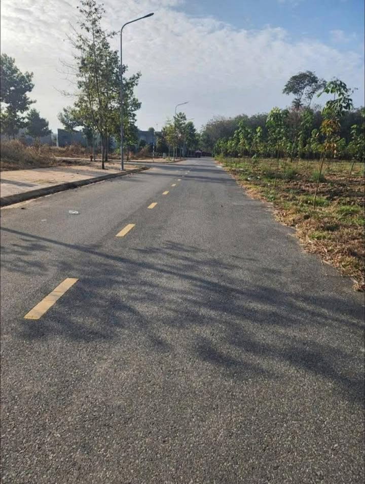 Đất nền Tân Uyên 343.2m² giá 3 tỷ - Khu dân cư sầm uất, sát trường học!